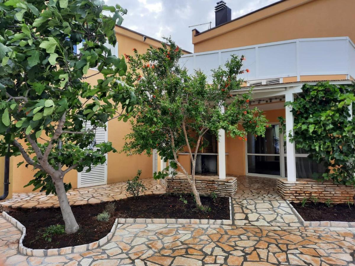 Apartments Baotic Vir Exterior photo
