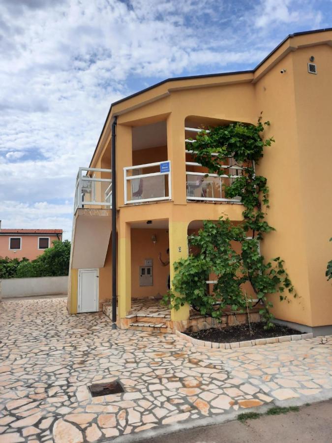 Apartments Baotic Vir Exterior photo